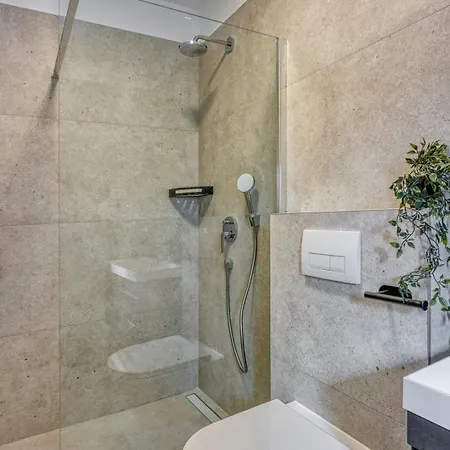 Πανσιόν Monika&jozsef 3*