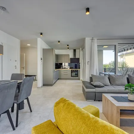 Monika&jozsef Πανσιόν